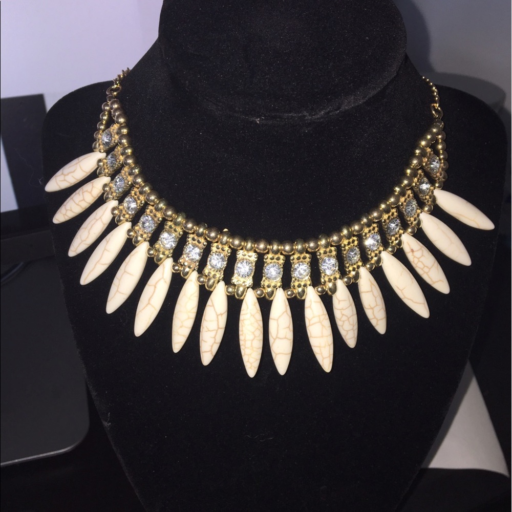 Exotic leaf shaped rhinestone necklace