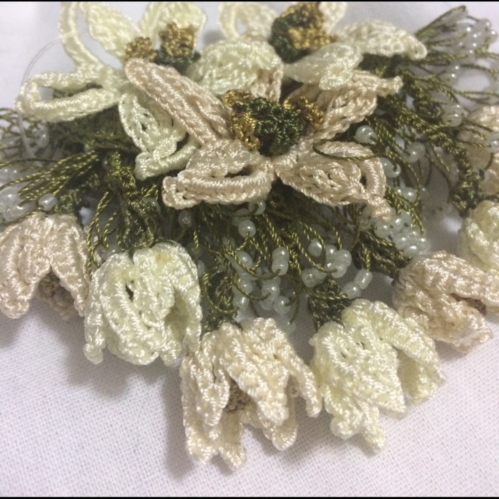 Flower Brooch - Picture 2 of 4