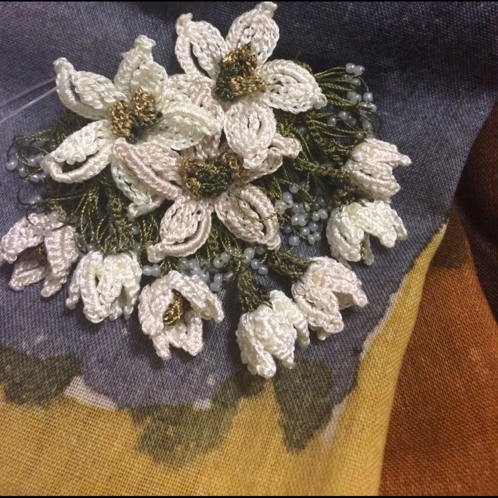 Flower Brooch - Picture 4 of 4