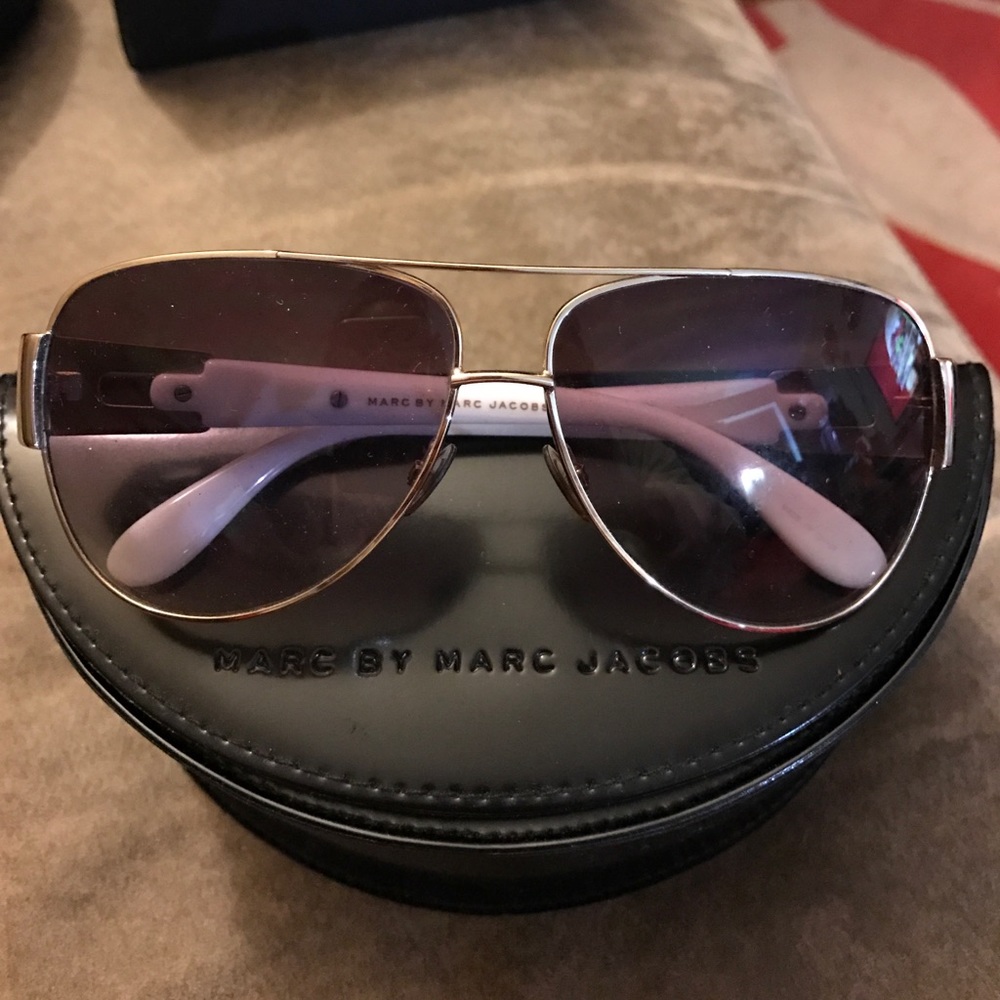 Marc by Marc jacobs aviator sunglasses 😎