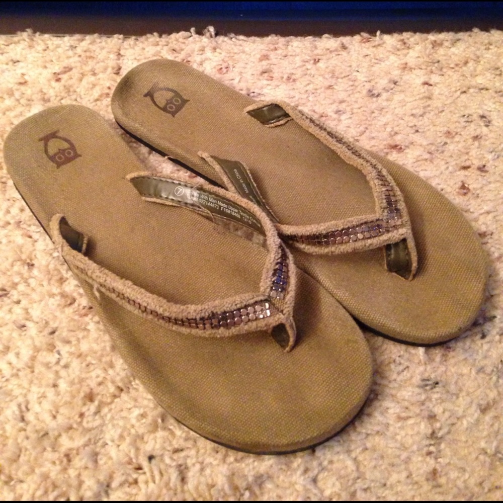 🎀FREE Bundle Item🎀 Flip flops