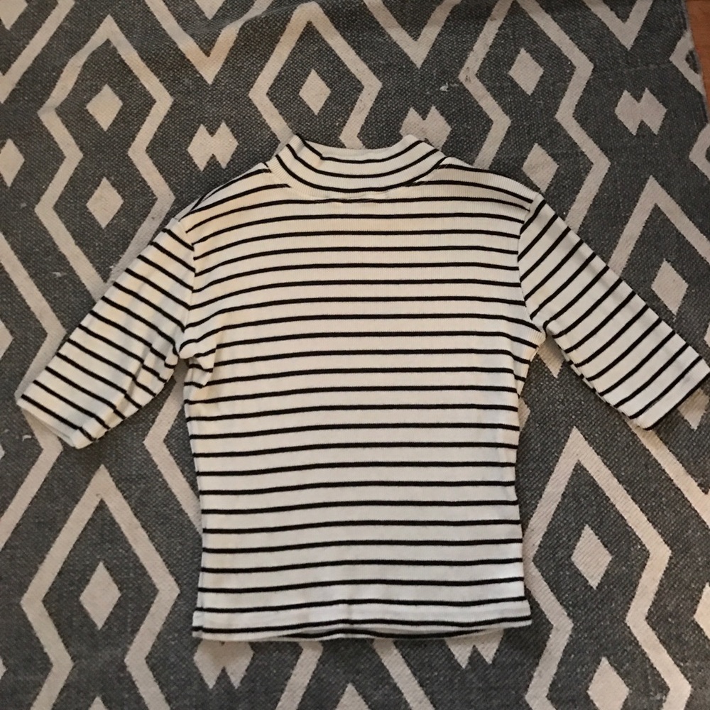 Brandy Melville 3/4 Sleeve Mock Neck Tee