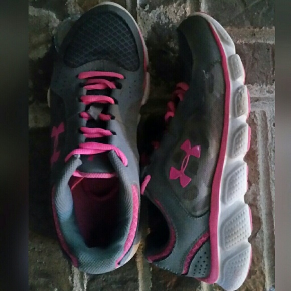**SOLD**UA Micro G Assert IV Running Shoes - Picture 4 of 5