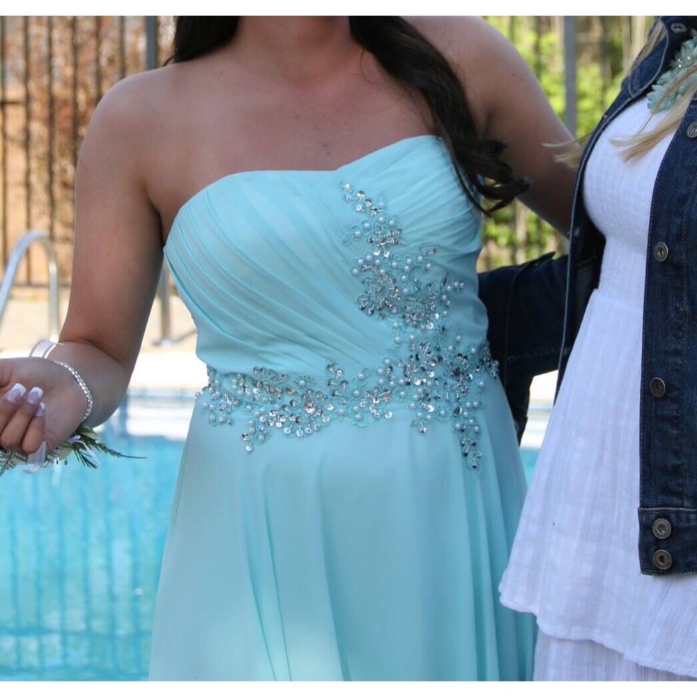 Prom dress - Picture 2 of 4
