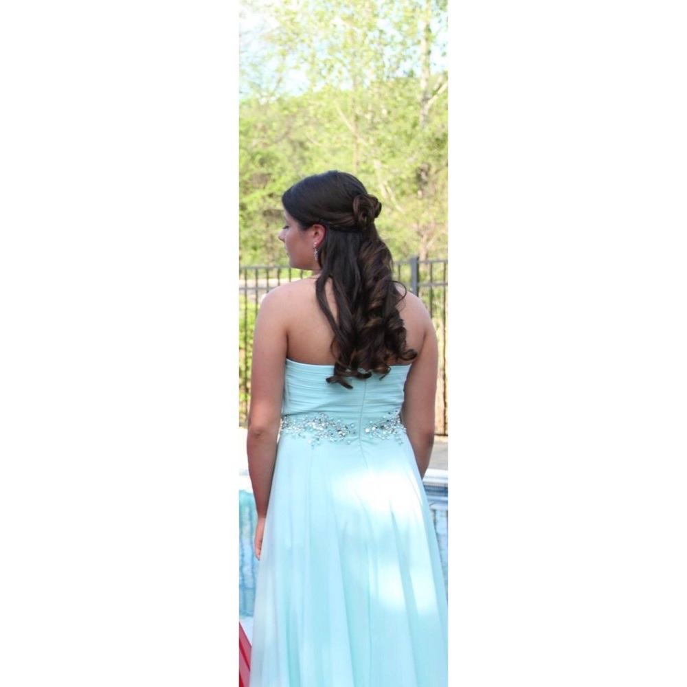Prom dress - Picture 3 of 4
