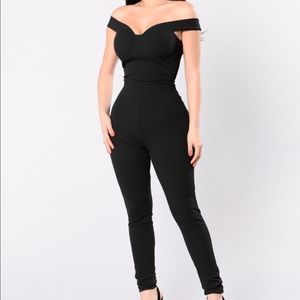 Black jumpsuit (fashion nova)