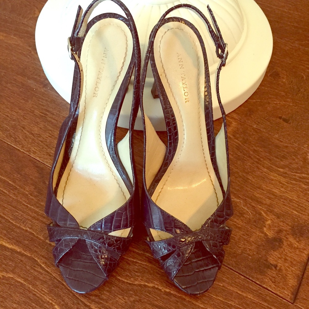 Ann Taylor Navy Snake Skin Pumps