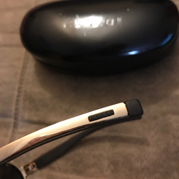 Gucci sunglasses like new with box ? main image 4