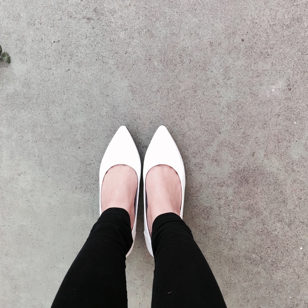 White pump high heels - Picture 2 of 2