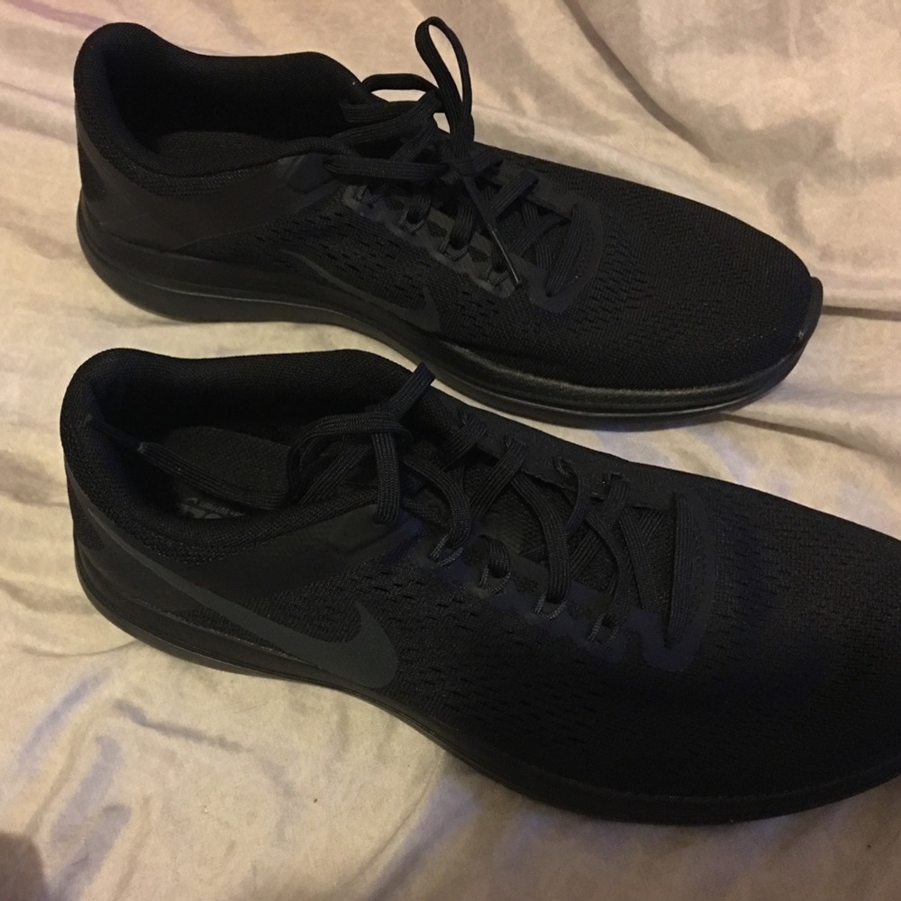 Women's Nike shoes. Flex 2016 RN SIZE 10
