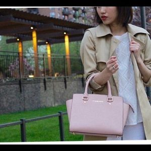 "Medium sized" Satchel / Shoulder Bag