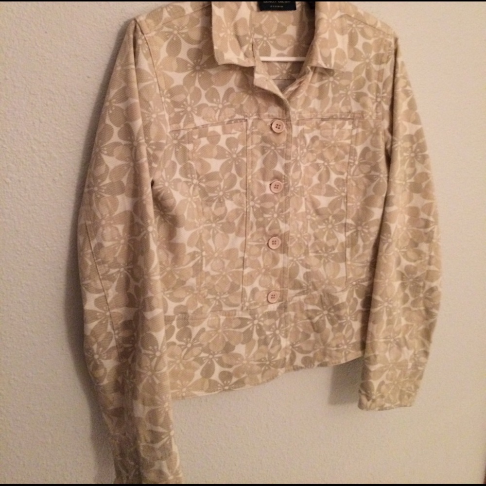 Neutral floral cropped jacket