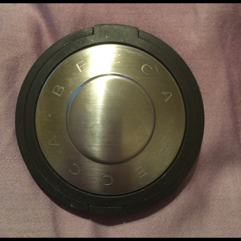 Becca Peal Highlighter