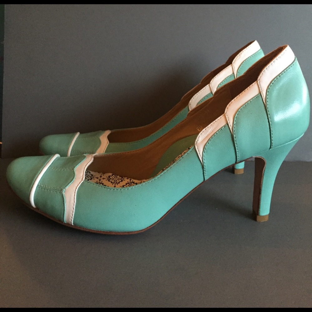 BRAND NEW! Tiffany Blue Vintage Hey Lady Pumps