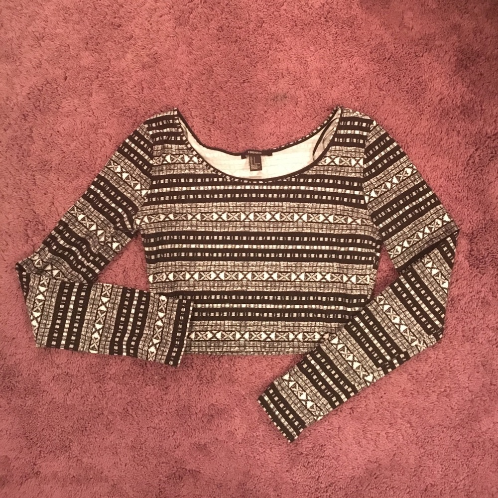 Aztec patterned long sleeve crop top!