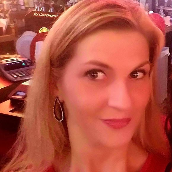 Meet your Posher, Lisa - Picture 2 of 3