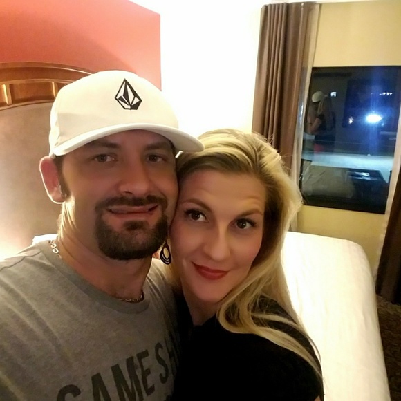 Meet your Posher, Lisa - Picture 3 of 3