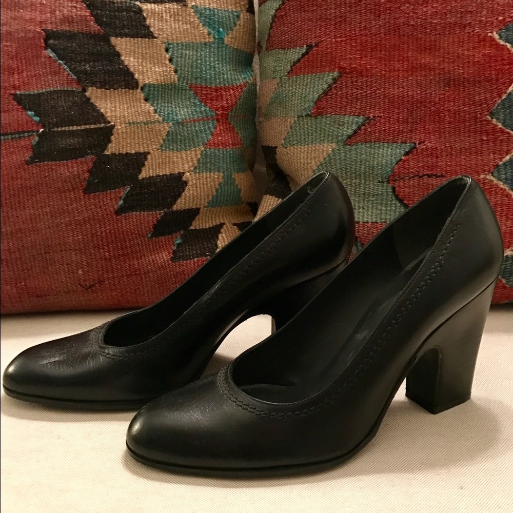 Stuart Weitzman pumps, size 7