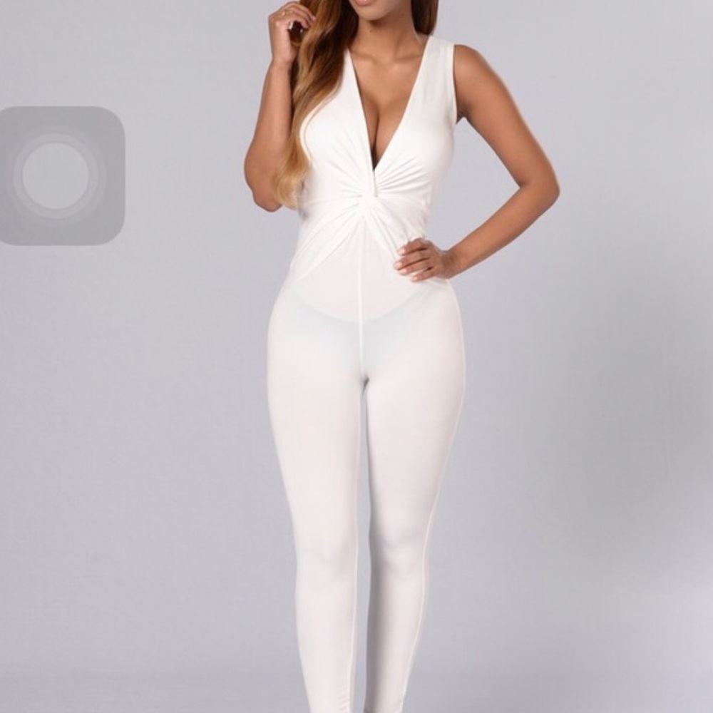 White jumpsuit (fashion nova)