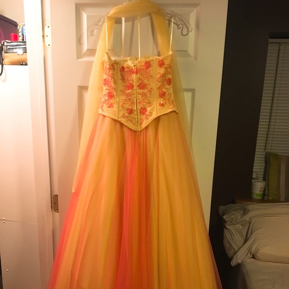 Prom dress - Picture 2 of 5