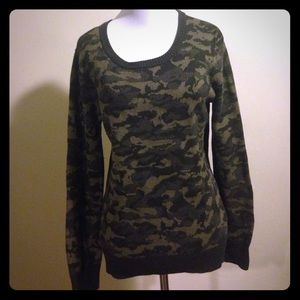 Camouflage knit sweater- lg