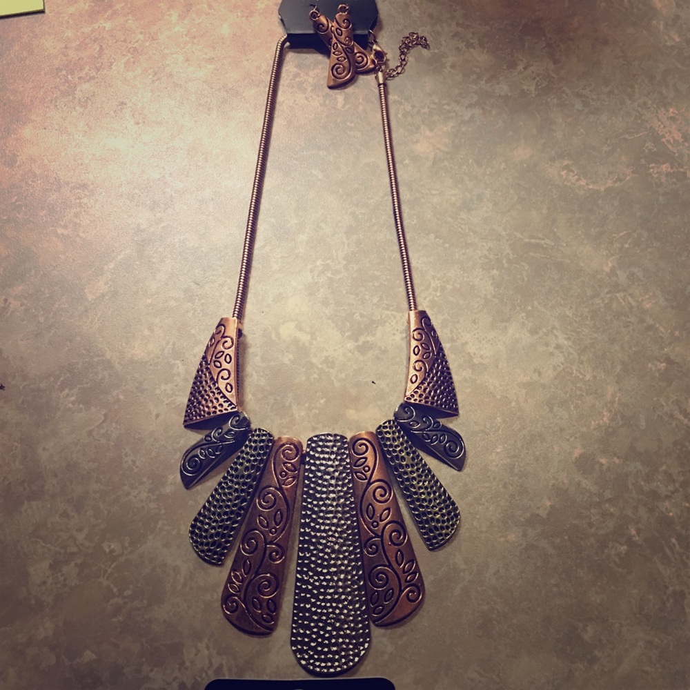 Beautiful Statement Necklace & matching earrings.