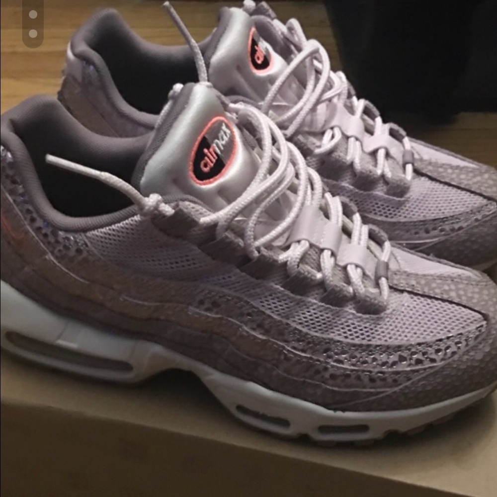 Air max 95 lavender size 9.5 women fits men 8.5
