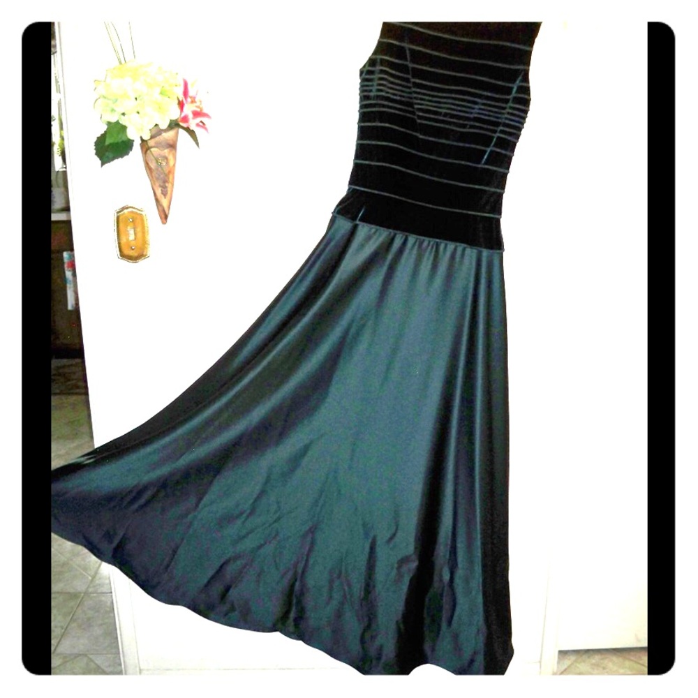 CACHE Dress - Forest Green - Velvet & Satin