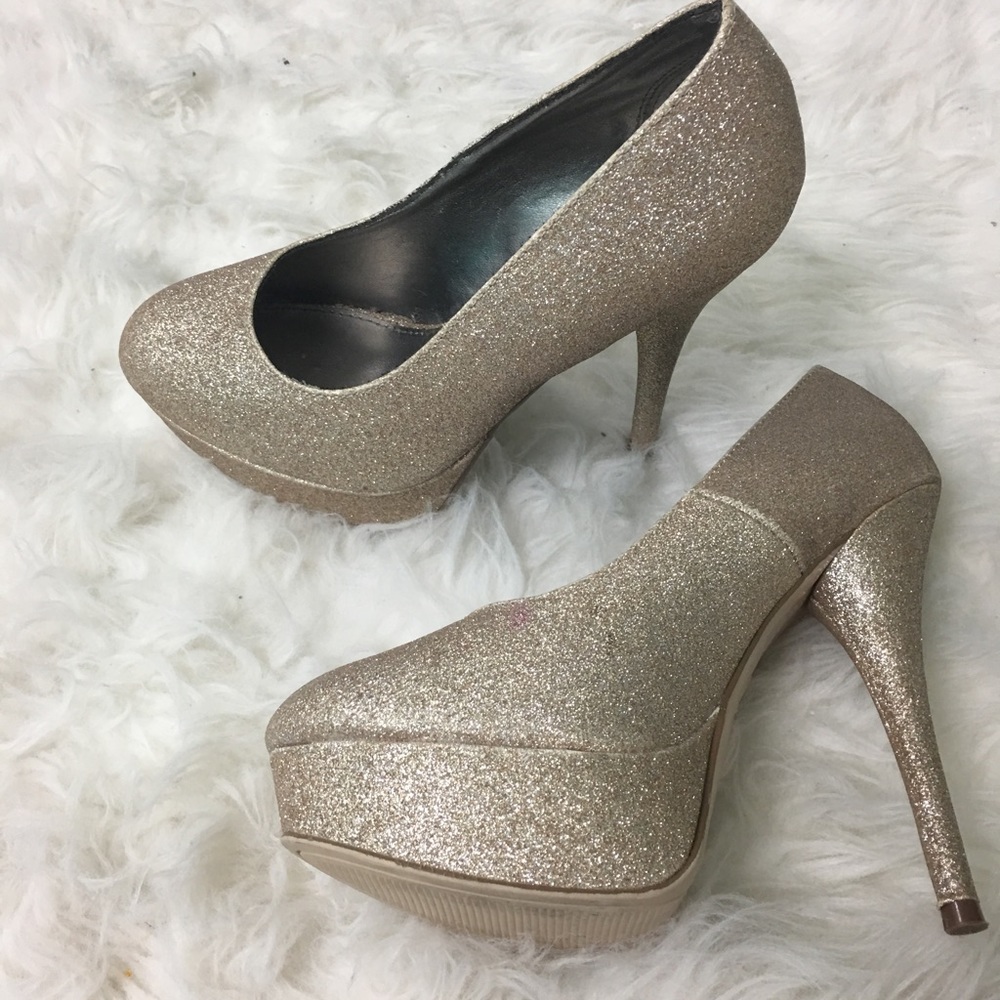 Gold sparkly pumps/ high heels