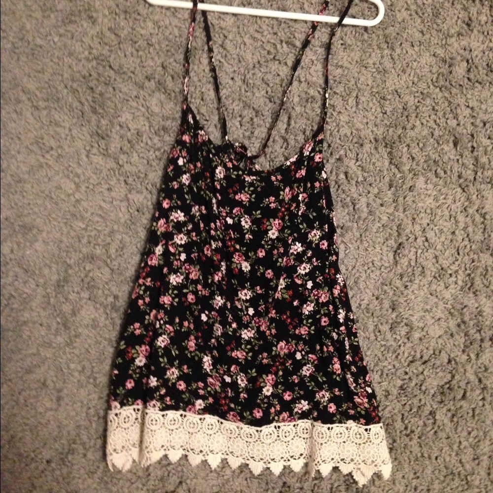 Tilly's Flow tank top lace at bottom