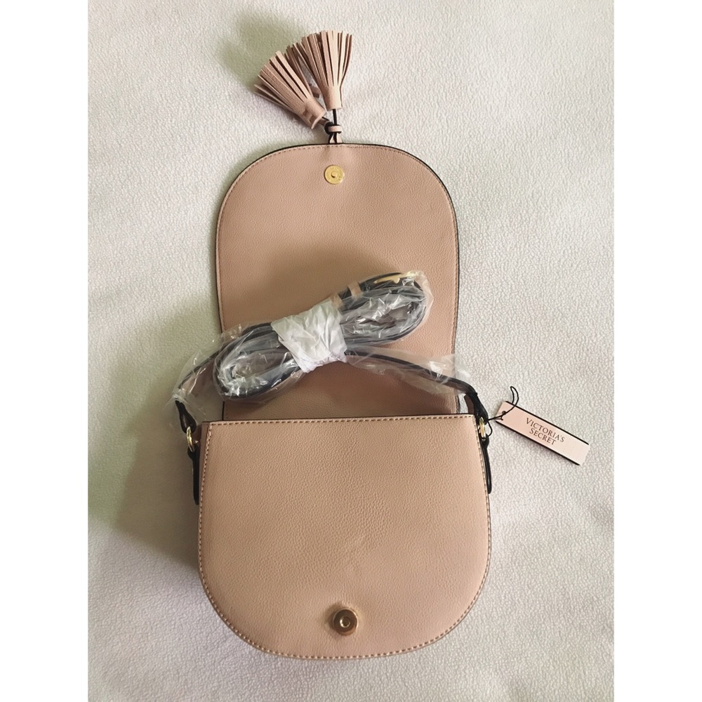 ❌SOLD❌ NEVER USED Victoria's Secret cross body bag - Picture 2 of 6