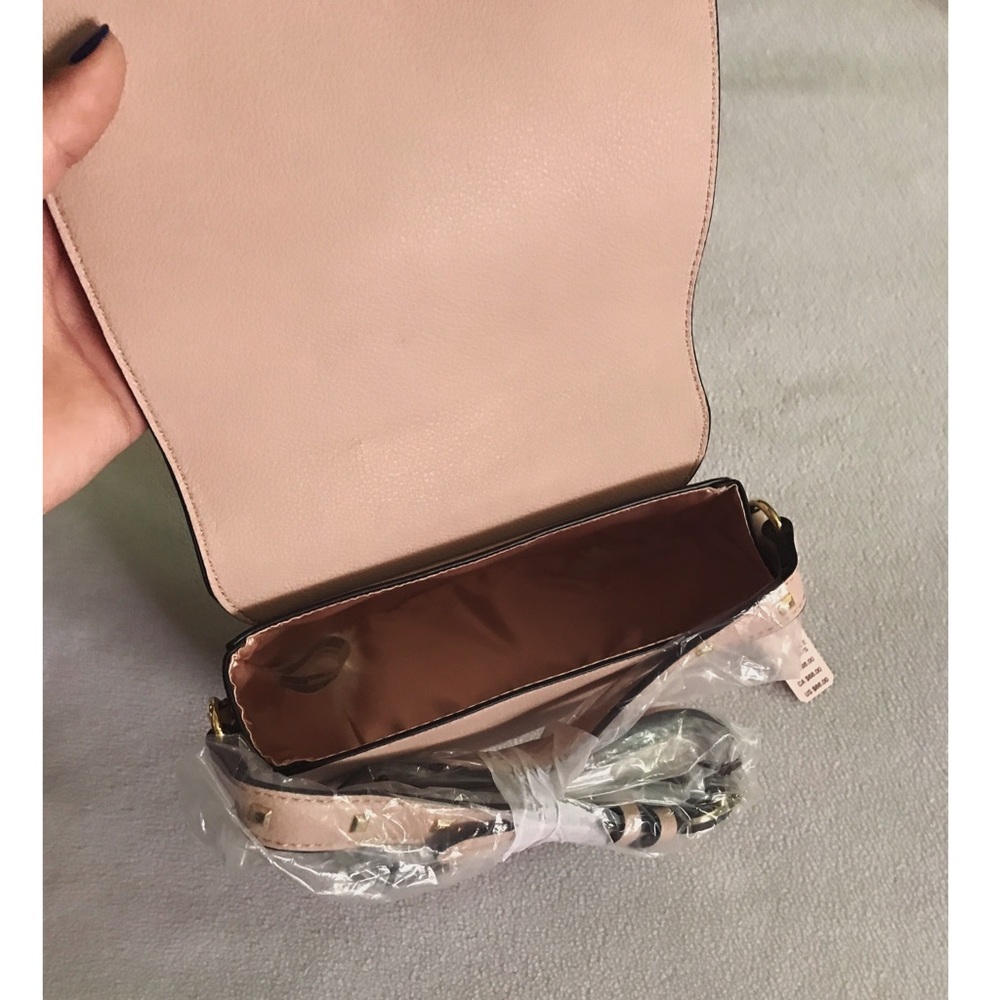 ❌SOLD❌ NEVER USED Victoria's Secret cross body bag - Picture 3 of 6