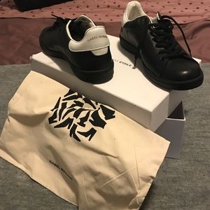 Étoile Isabel Marant
Women's Black Low-tops:$275