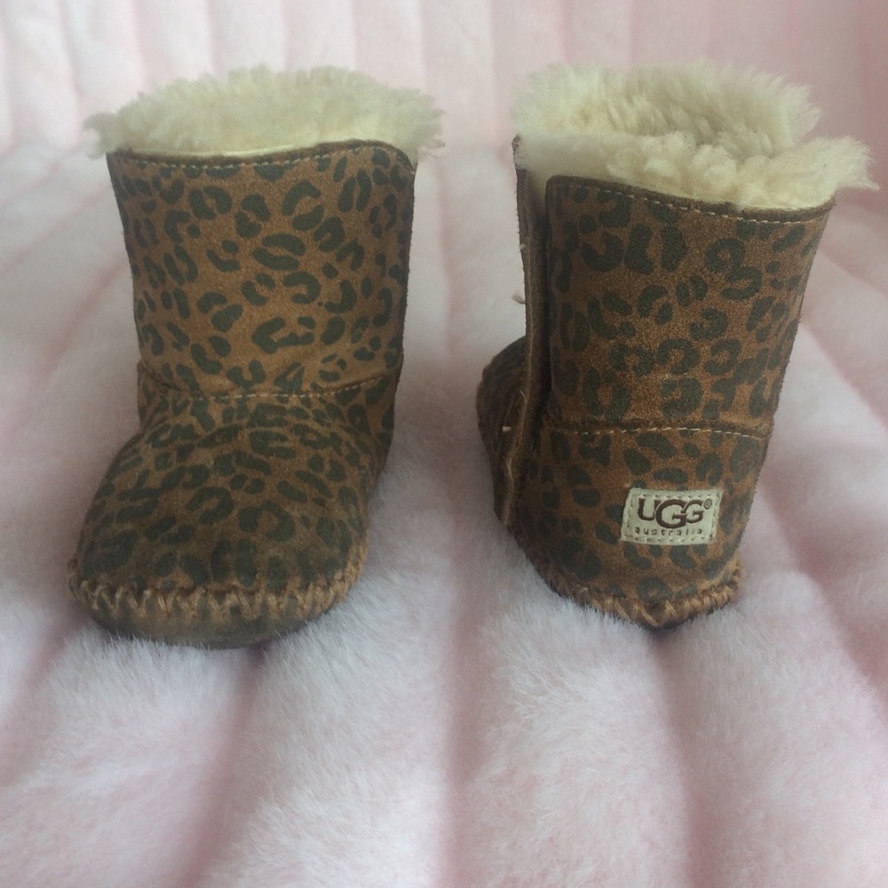 🐥Adorable Leopard Ugg Baby Booties!🐥