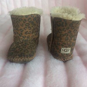 🐥Adorable Leopard Ugg Baby Booties!🐥