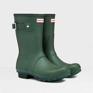 Hunter Short Matte Green Rain Boots Size 6