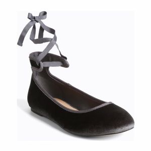 HOUR SALE✨NWT BLACK Velvet Ankle Tie Up Flats