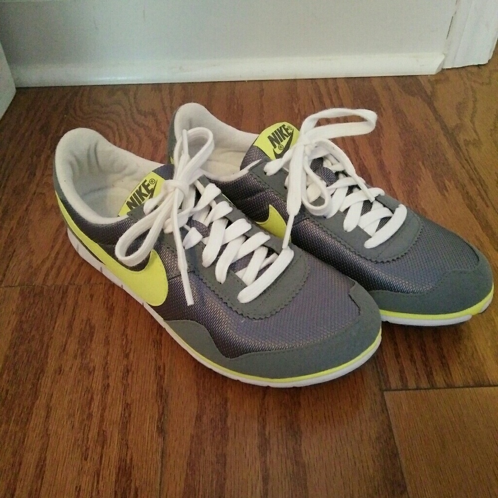 Nike tennis shoes