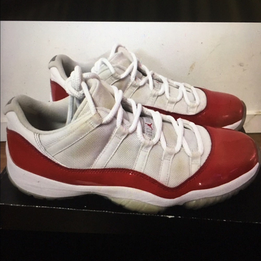 Air Jordan 11 cherry Size 12