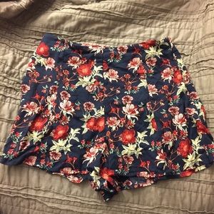 MOVING SALE H&M Floral Shorts 🌸🌸