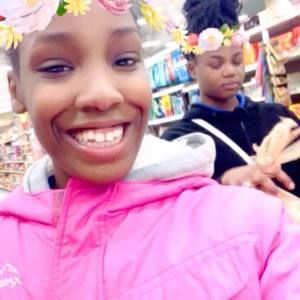 Meet your Posher, Aviona