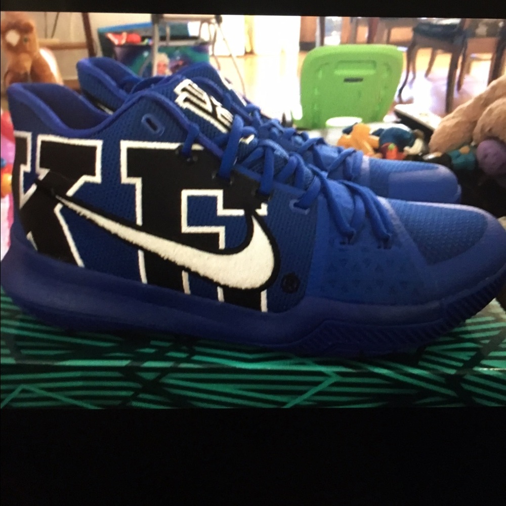Kyrie 3 duke size 12