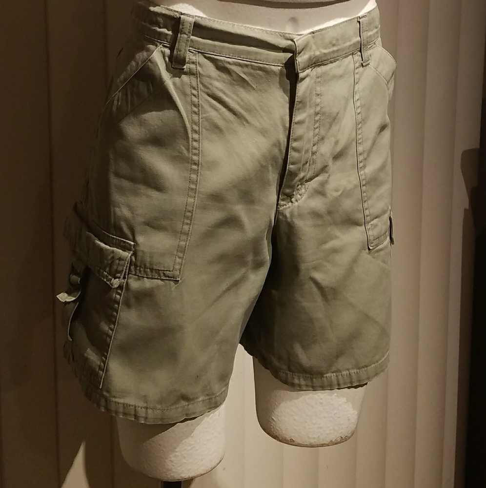 Gloria Vanderbilt six pocket shorts