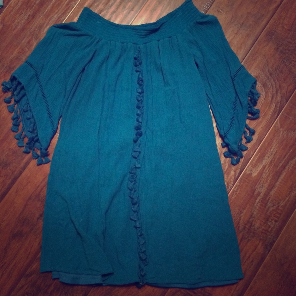 Boho dress! Tassels detail on the front!