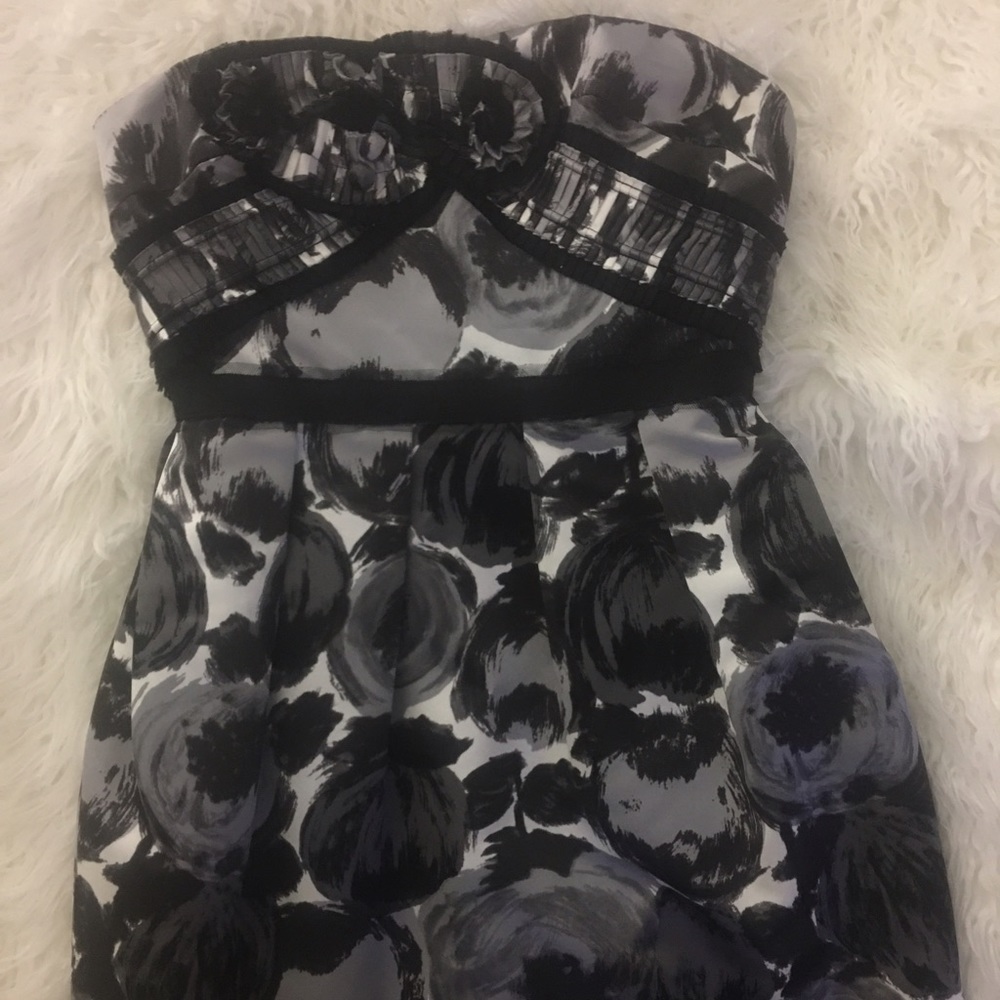 BCBG Strapless Size 6 Cocktail Dress