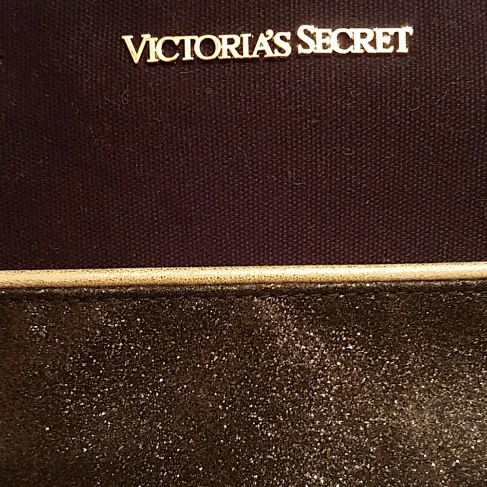 🆕Victoria's Secret Black&Gold Make Up Bag