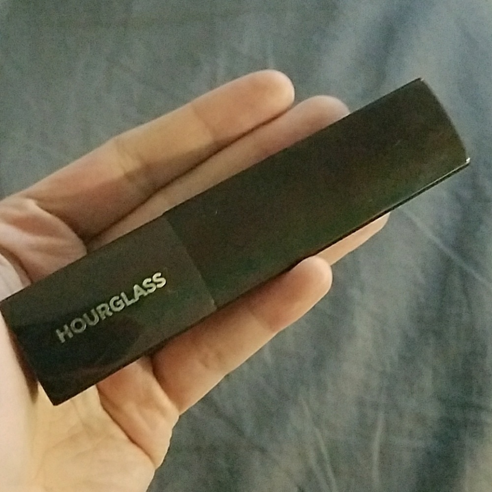 Hourglass vanish foundation Golden shade
