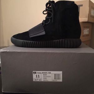 Yeezy 750 black