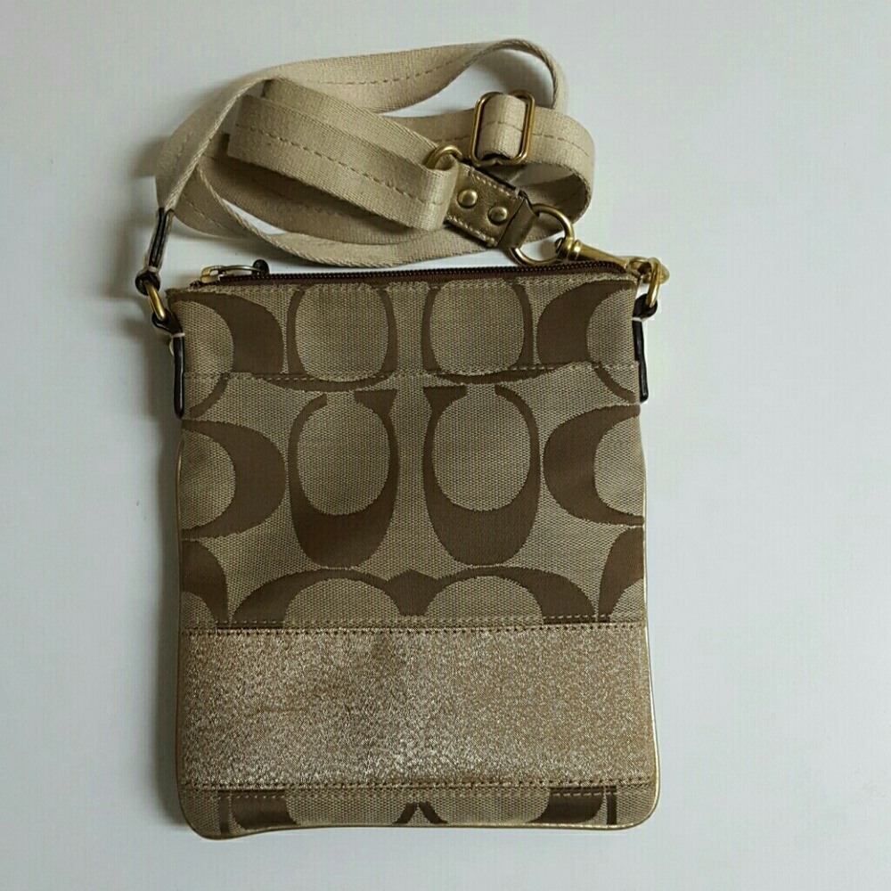 ❌❌❌Authentic Coach Signature Crossbody Purse