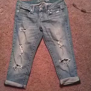 American Eagle distressed Capri jeans